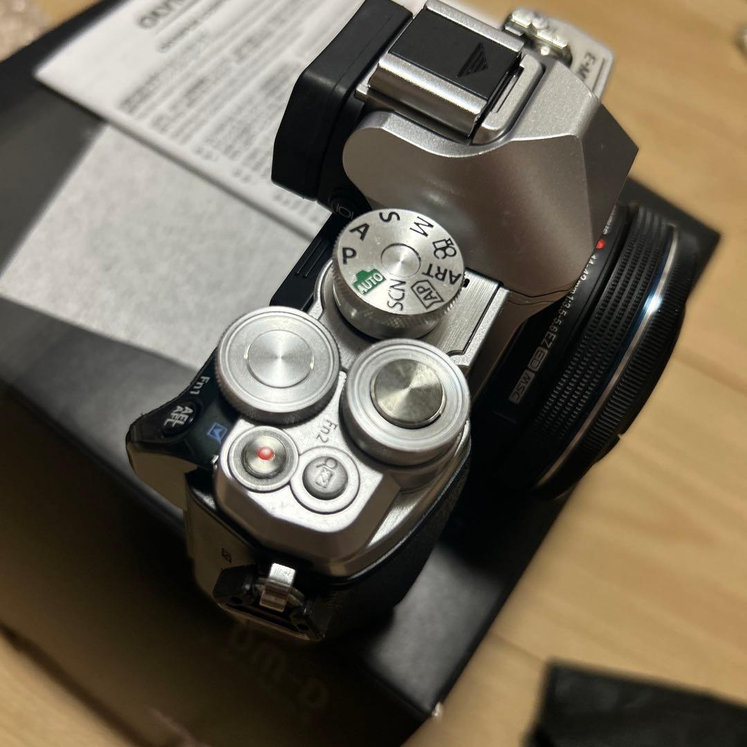 ミラーレスカメラ オリンパス OM-D E-M10 MarkIII