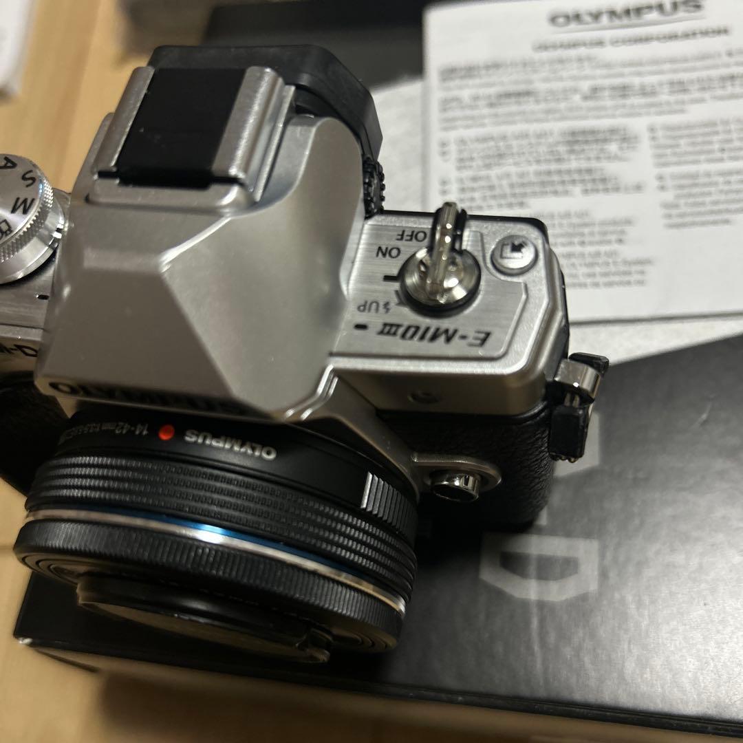 ミラーレスカメラ オリンパス OM-D E-M10 MarkIII