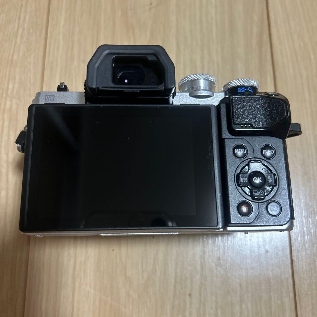 ミラーレスカメラ オリンパス OM-D E-M10 MarkIII