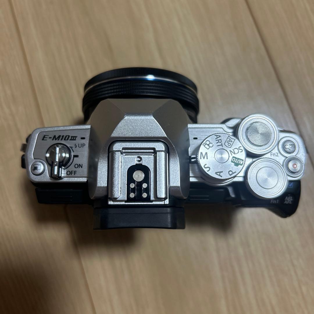 ミラーレスカメラ オリンパス OM-D E-M10 MarkIII