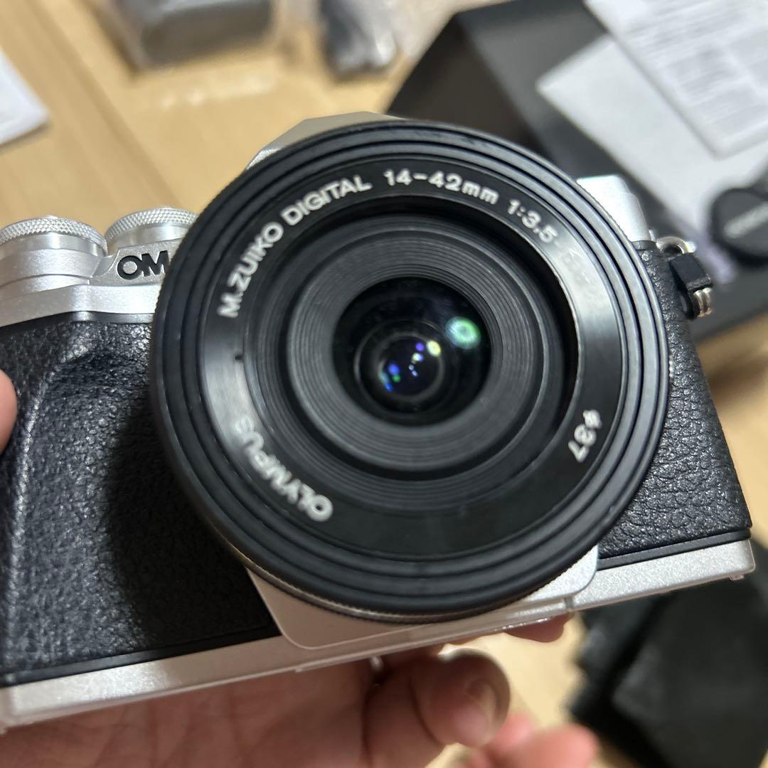 ミラーレスカメラ オリンパス OM-D E-M10 MarkIII