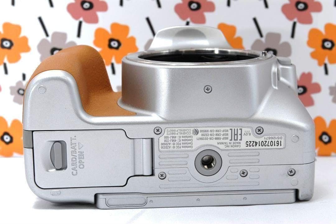 ❤Canon Kiss X9❤高性能STMレンズ❤カメラバック❤希少なシルバー❤