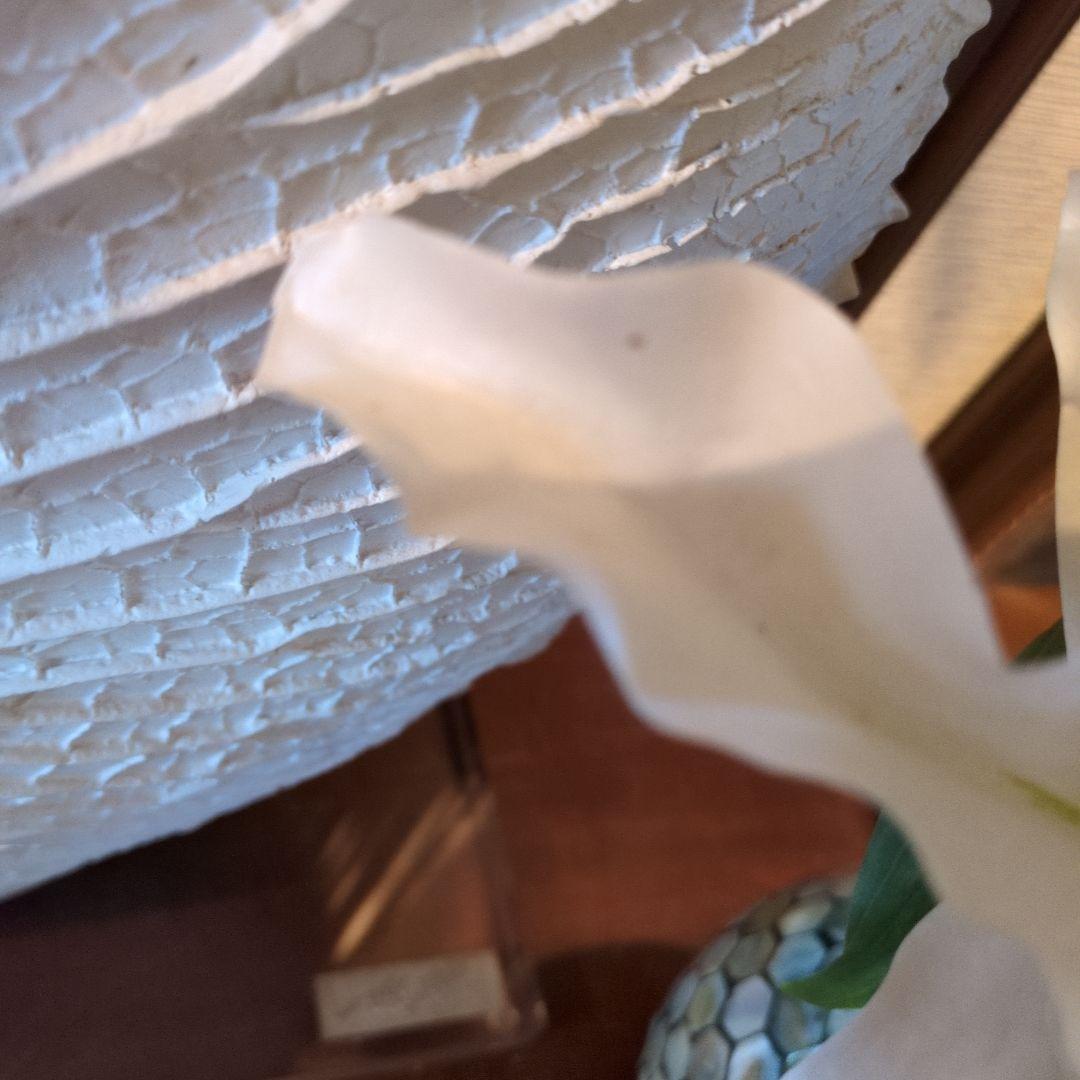 エミリオロバ白いユリの造花 アレンジメント