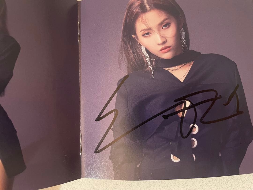 (G)I-DLE / LATATA 初回限定盤B CD+フォトブック　サイン入り