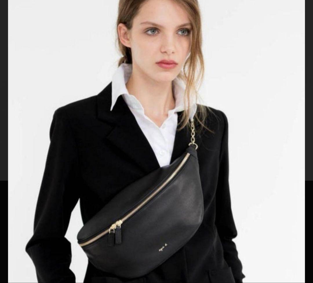 アニエスベー　ラムレザーボディバッグ