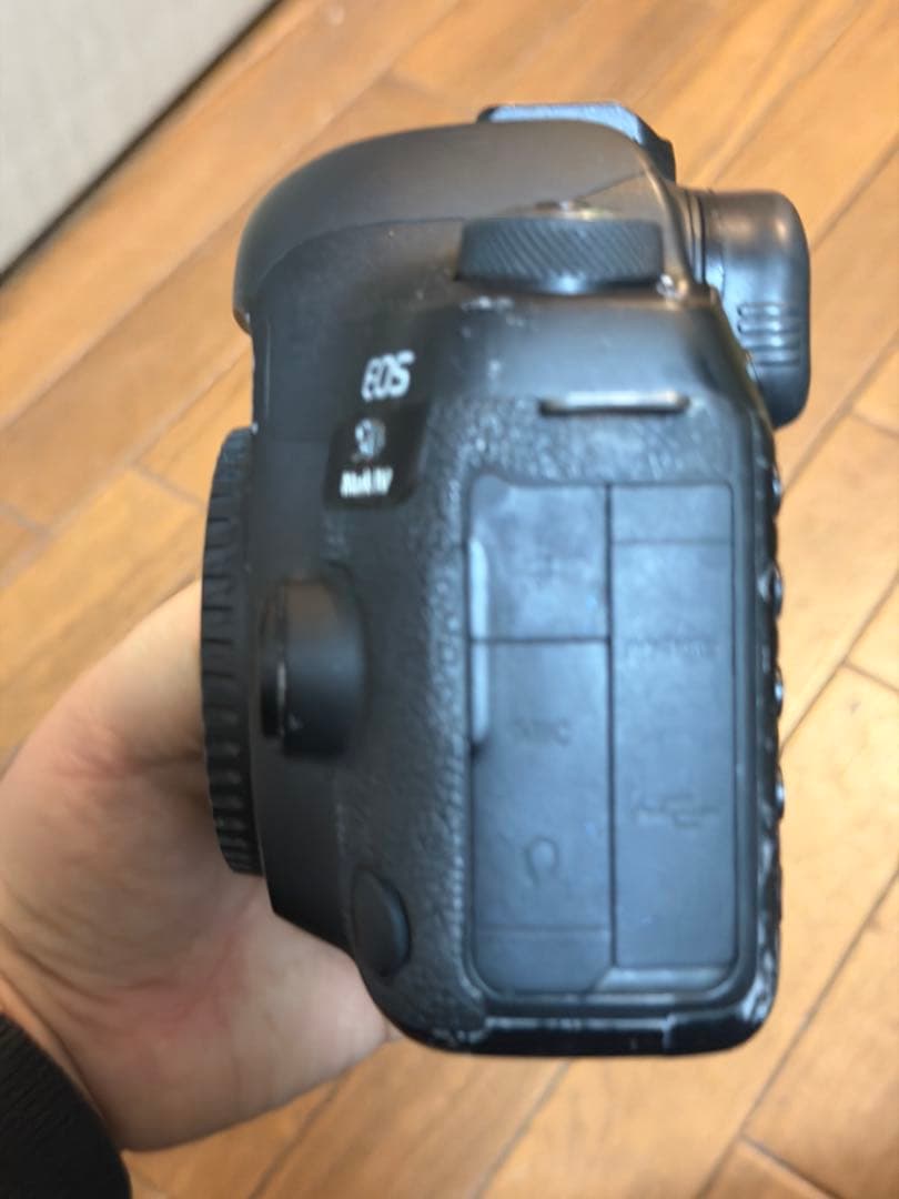Canon EOS 5D Mark IV モニターに不備あり
