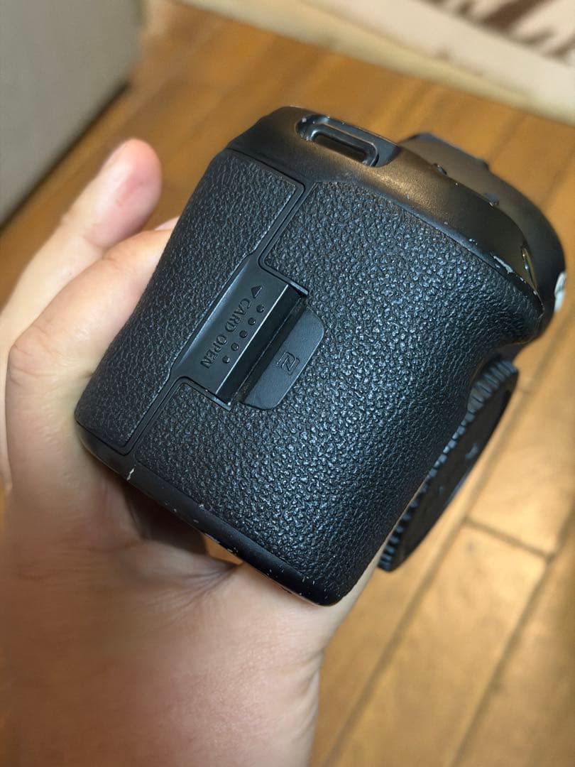 Canon EOS 5D Mark IV モニターに不備あり