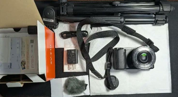 【SONY】ZV-E10 ミラーレス一眼 三脚付き