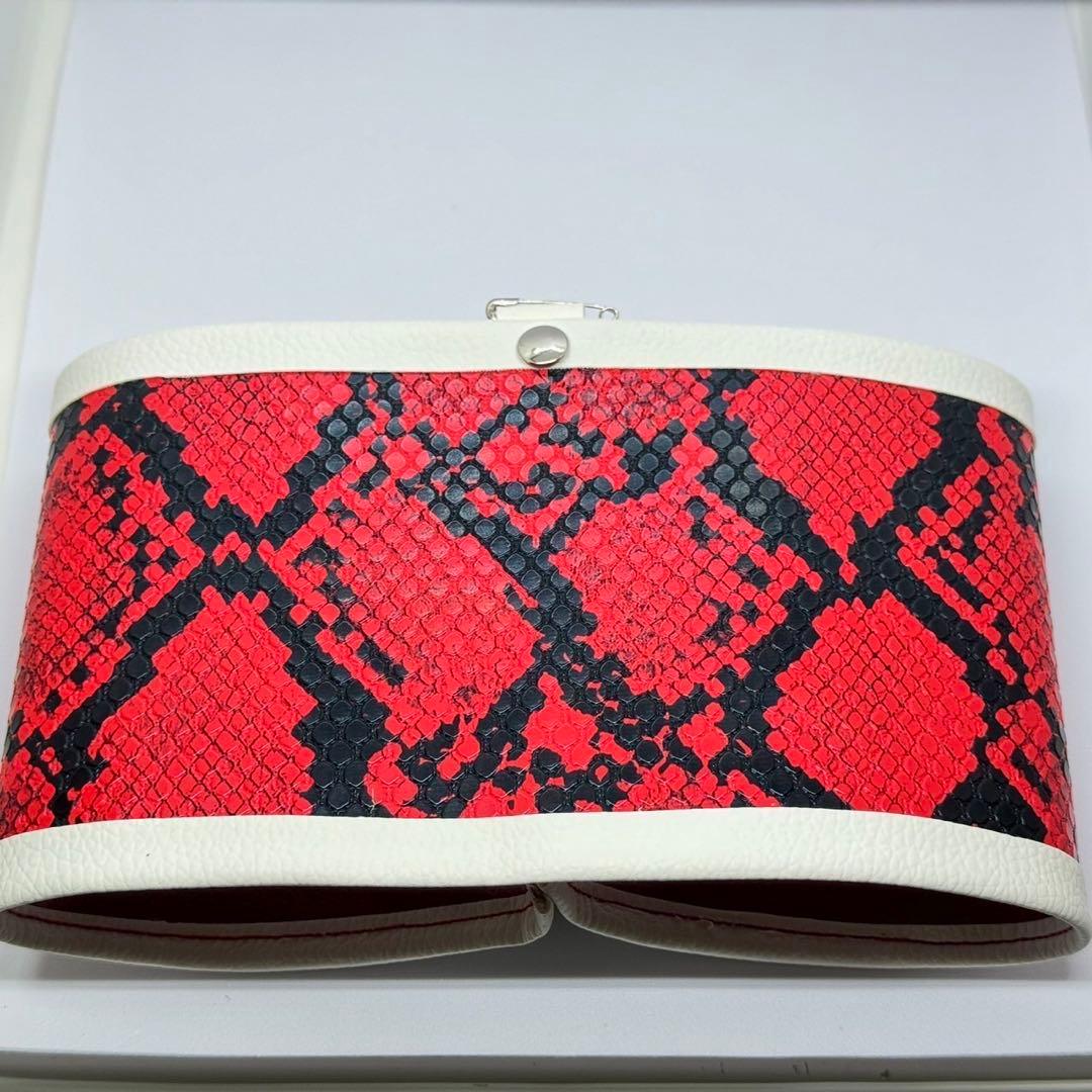 ヘビ柄腕章四つ