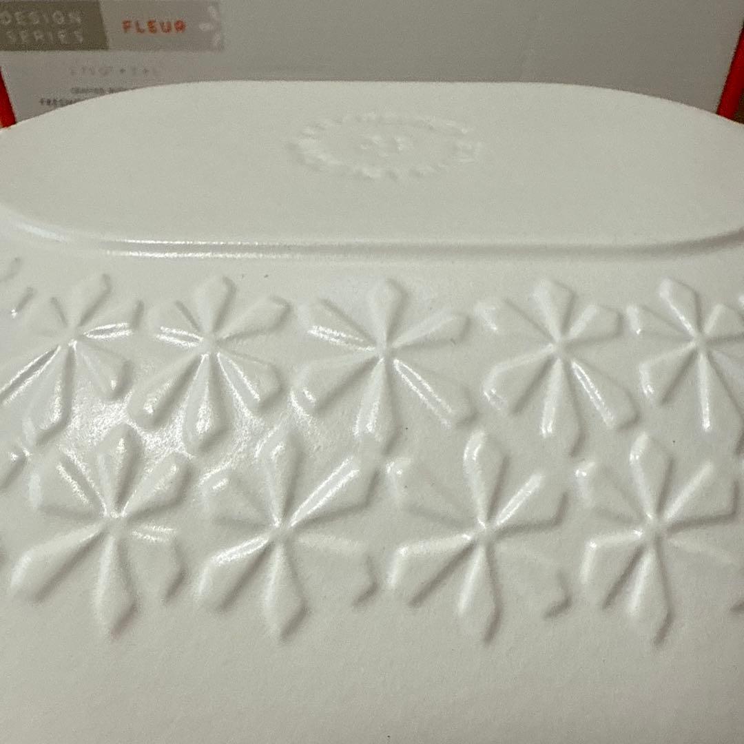 ルクルーゼ オブロング マルミット フラワーレリーフ コットン 31