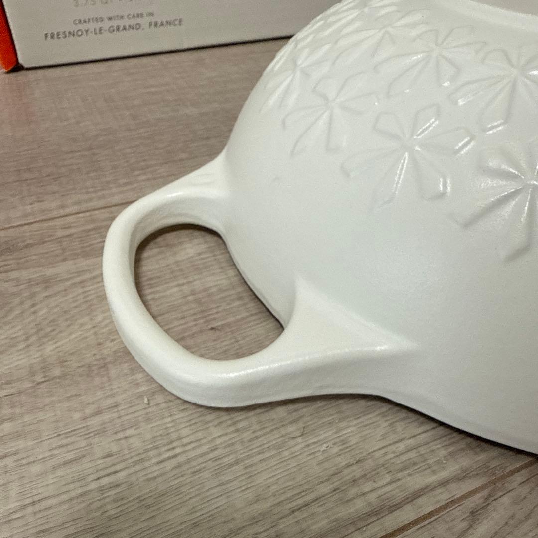 ルクルーゼ オブロング マルミット フラワーレリーフ コットン 31