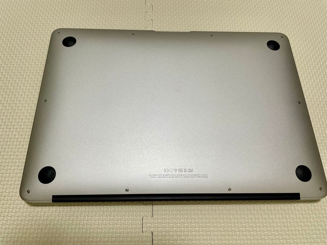 【中古】MacBook Air 13インチ（2017年モデル）充電器付き