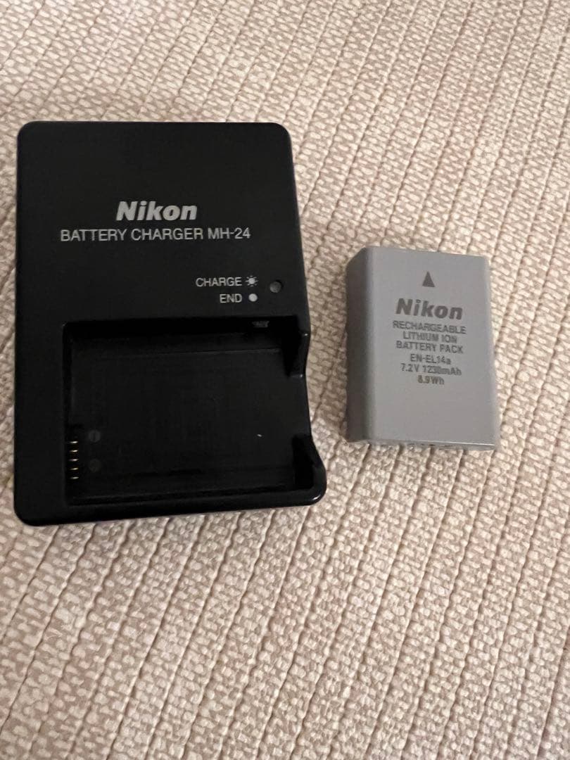 デジタルカメラ Nikon D5600 + AF-S 18-200mm VR