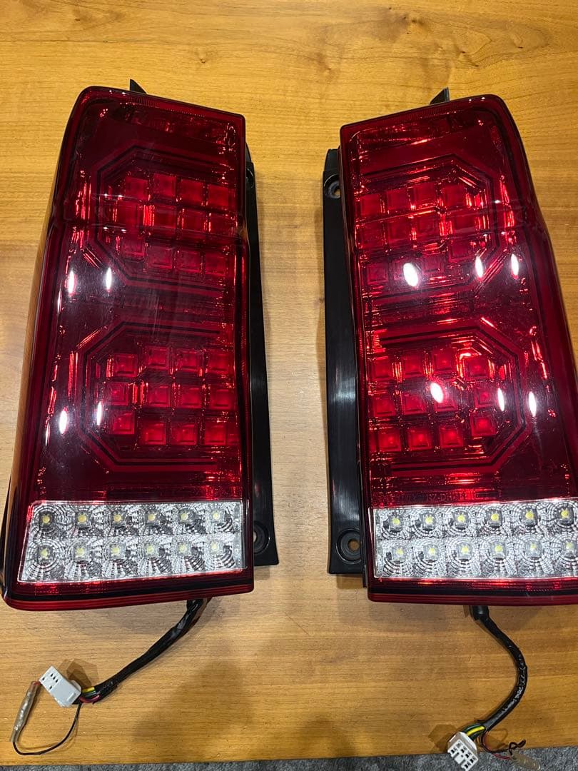 ダイハツ　タントLA600系　ライツ流星テールランプ レッド 左右セット