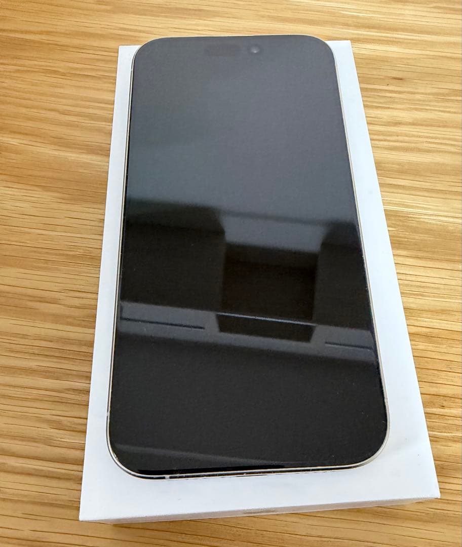 Apple iPhone 15Pro 256GB ホワイトチタニウム　本体