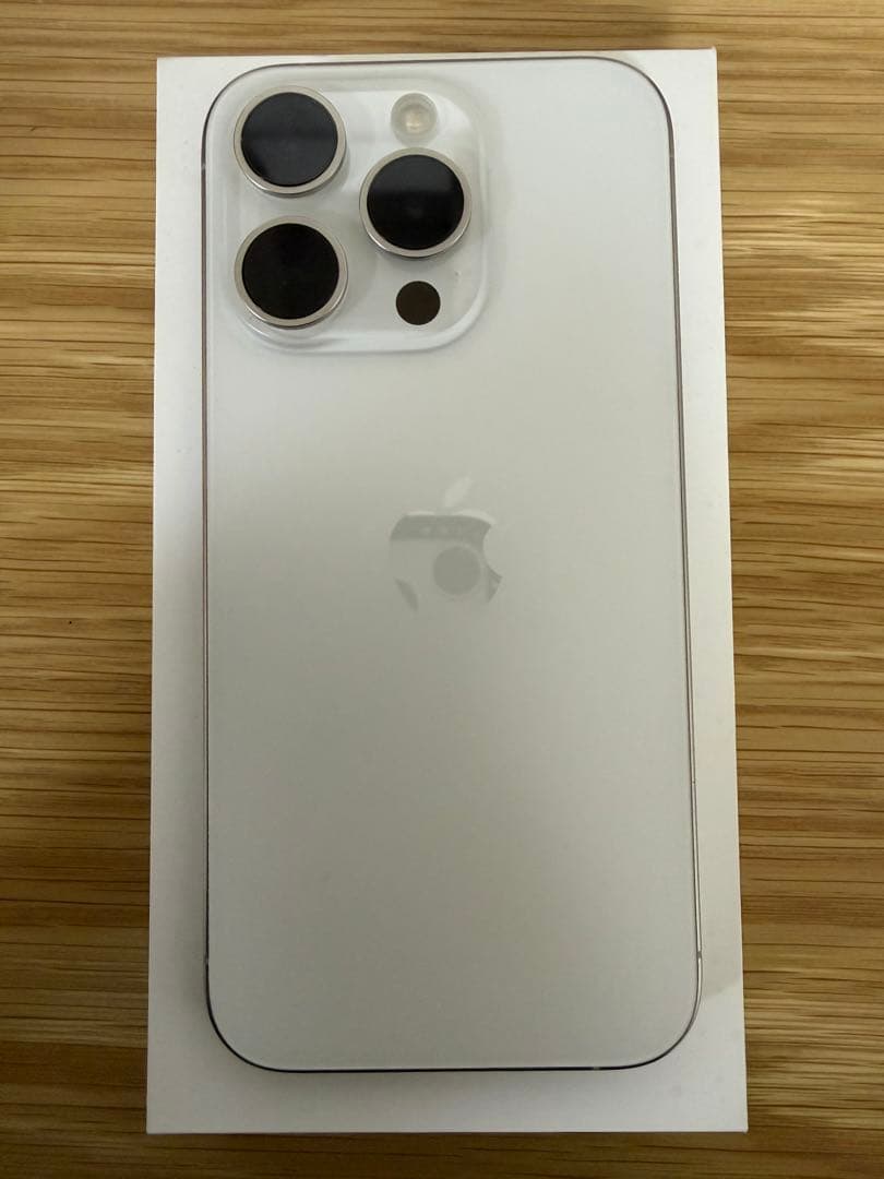 Apple iPhone 15Pro 256GB ホワイトチタニウム　本体