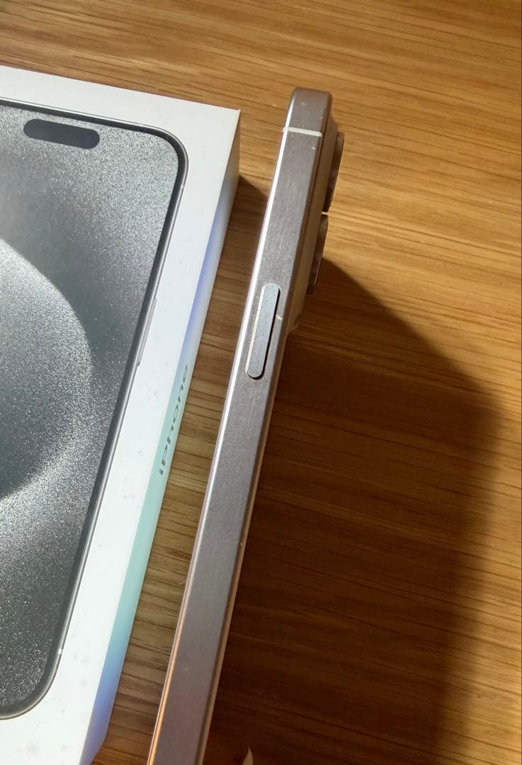 Apple iPhone 15Pro 256GB ホワイトチタニウム　本体