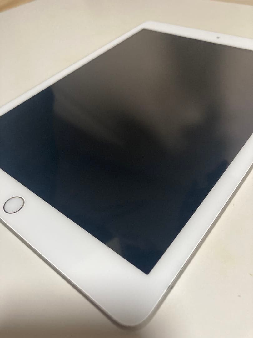 第6世代 iPad 32GB wifiモデル シルバー 箱有 MR7G2J/A