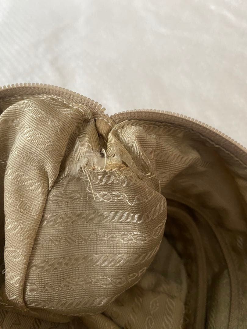 プラダ　PRADA ショルダーバッグ　斜めがけ　ナイロン　ベージュ系　ビンテージ