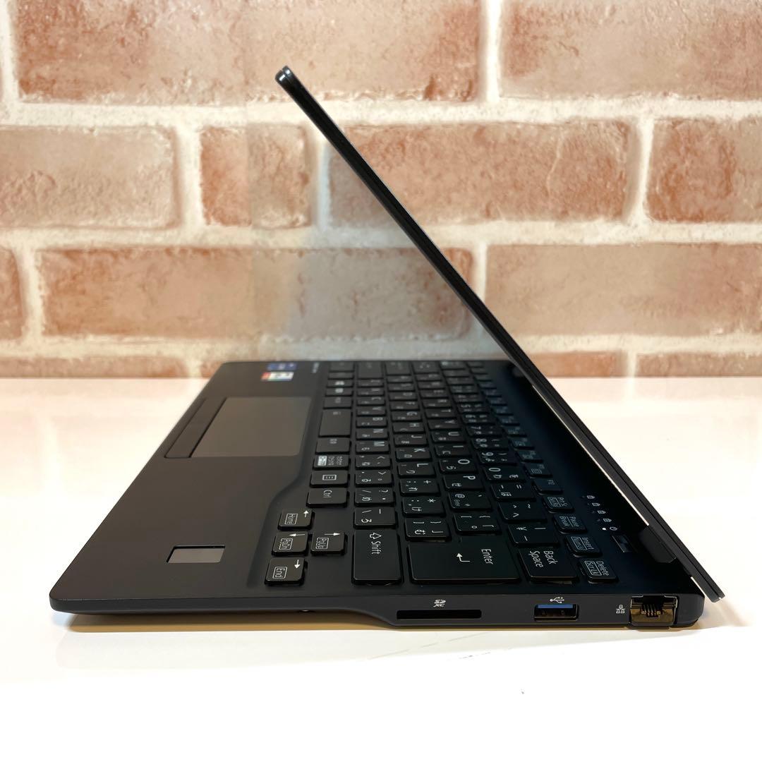 ★2021年製★ 第11世代Core i7 メモリ16GB 富士通 WW4