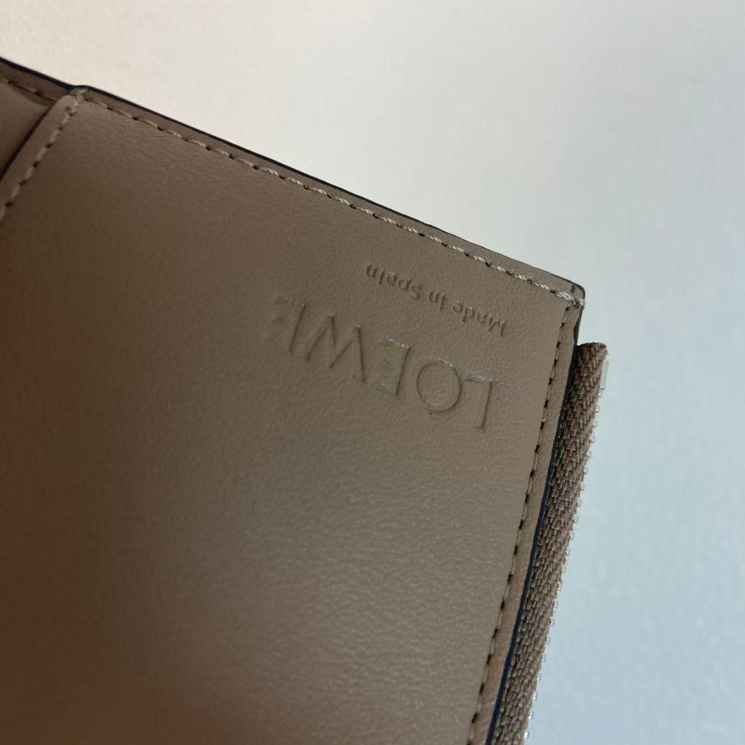 さき LOEWE 三つ折り財布 グレー