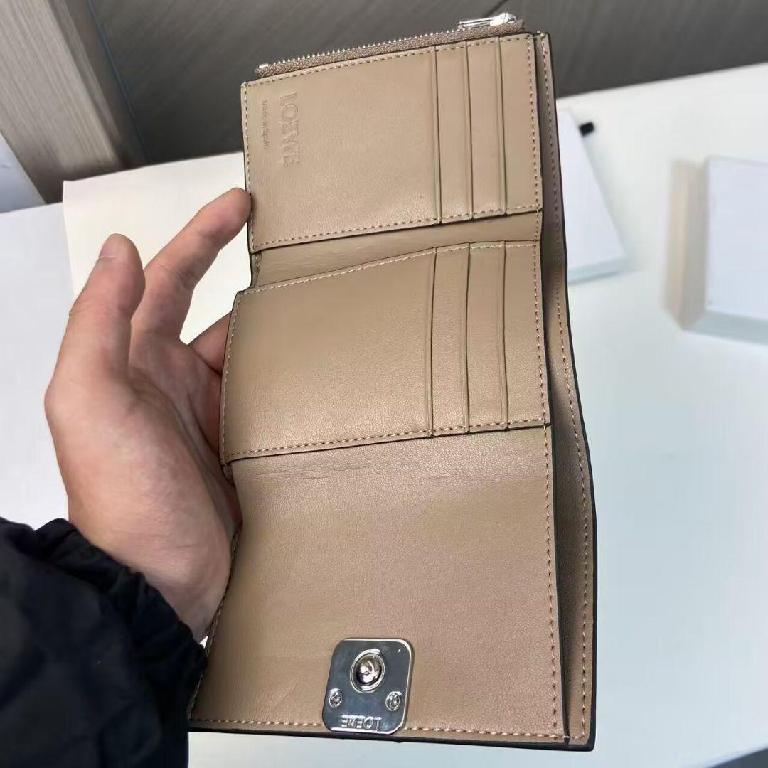 さき LOEWE 三つ折り財布 グレー