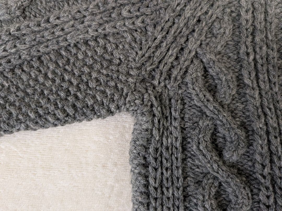 Inverallan グレー ケーブルニットセーター