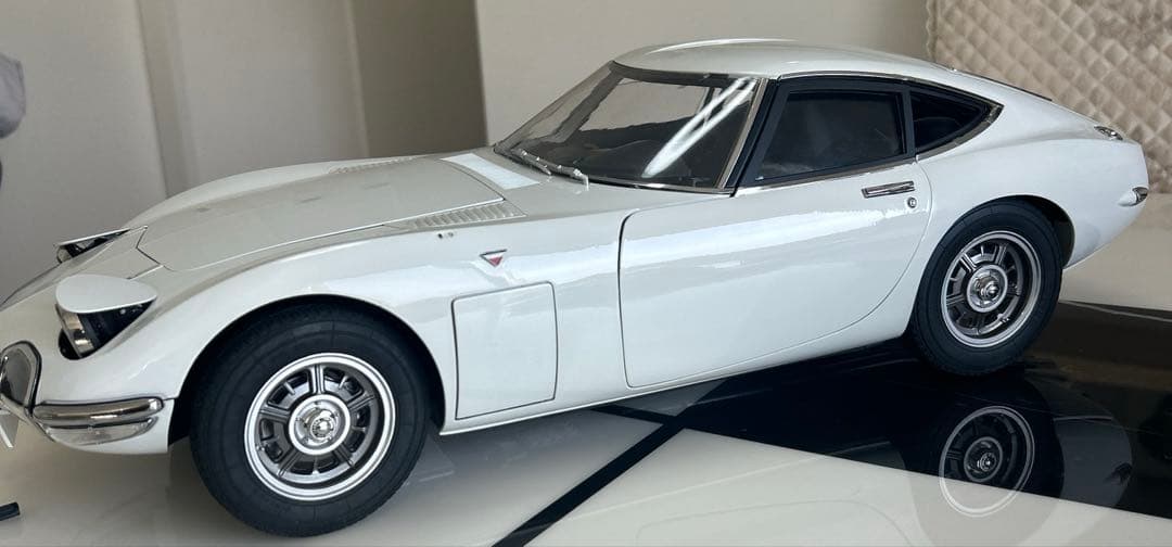 貴重なトヨタ 2000GT 1/8スケール完成版 コレクション価値のあるモデル