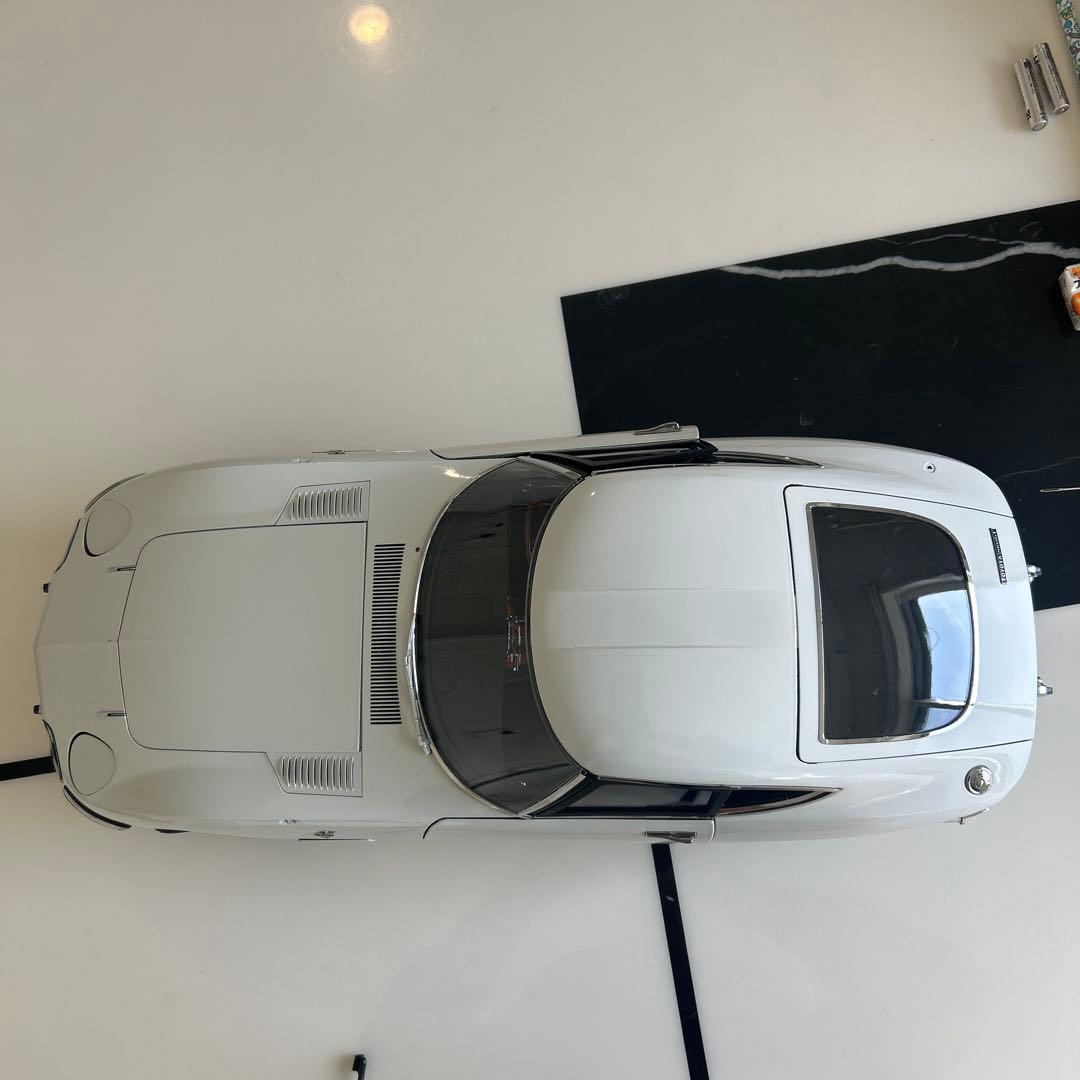 貴重なトヨタ 2000GT 1/8スケール完成版 コレクション価値のあるモデル