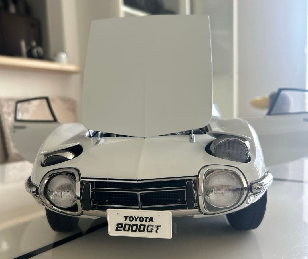 貴重なトヨタ 2000GT 1/8スケール完成版 コレクション価値のあるモデル