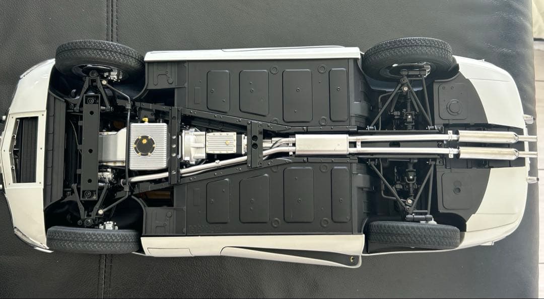 貴重なトヨタ 2000GT 1/8スケール完成版 コレクション価値のあるモデル