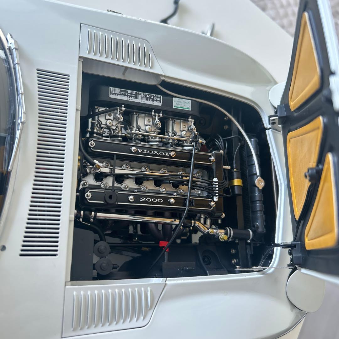 貴重なトヨタ 2000GT 1/8スケール完成版 コレクション価値のあるモデル