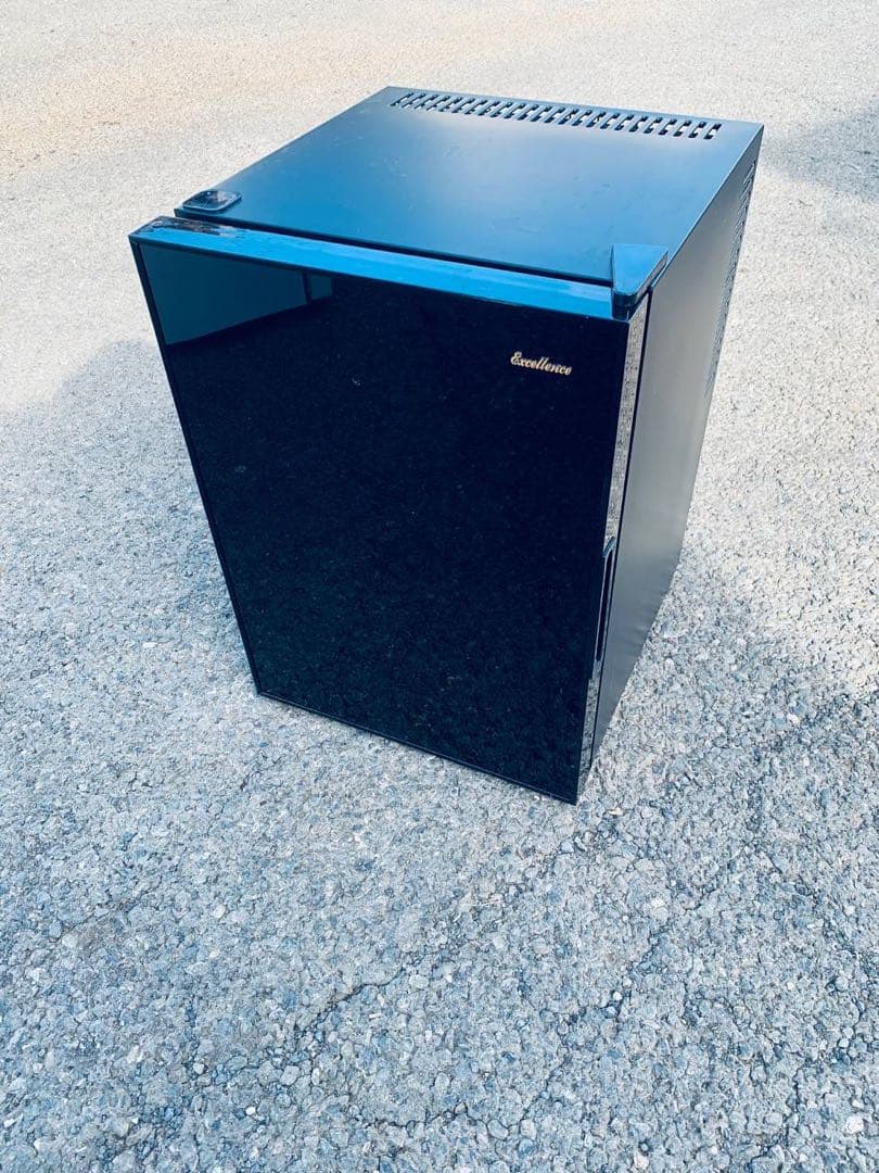 ♦comfee ノンフロン冷凍冷蔵庫【2022年製】RCT90BL