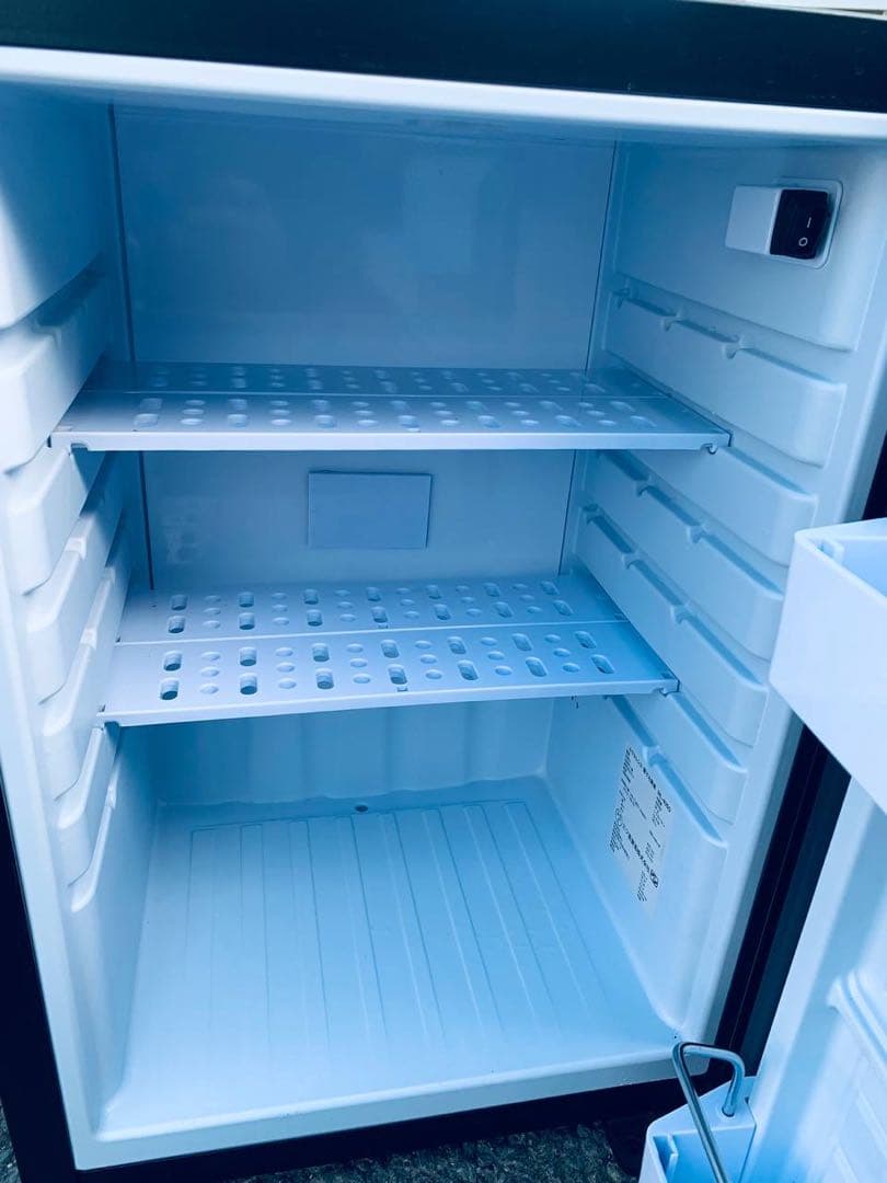 ♦comfee ノンフロン冷凍冷蔵庫【2022年製】RCT90BL