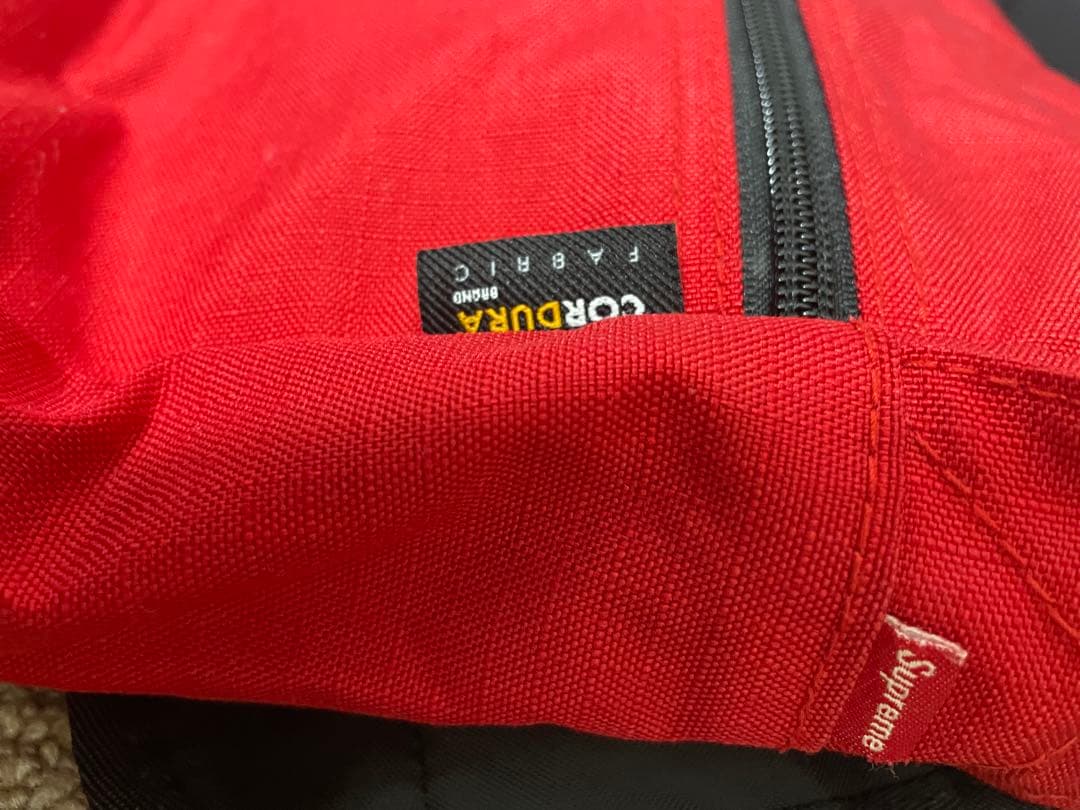 希少　メッセンジャーバッグ　赤　ボックスロゴ