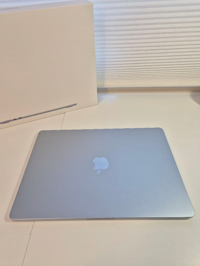 【美品】MacBook Air 15インチ M4 16GB スカイブルー