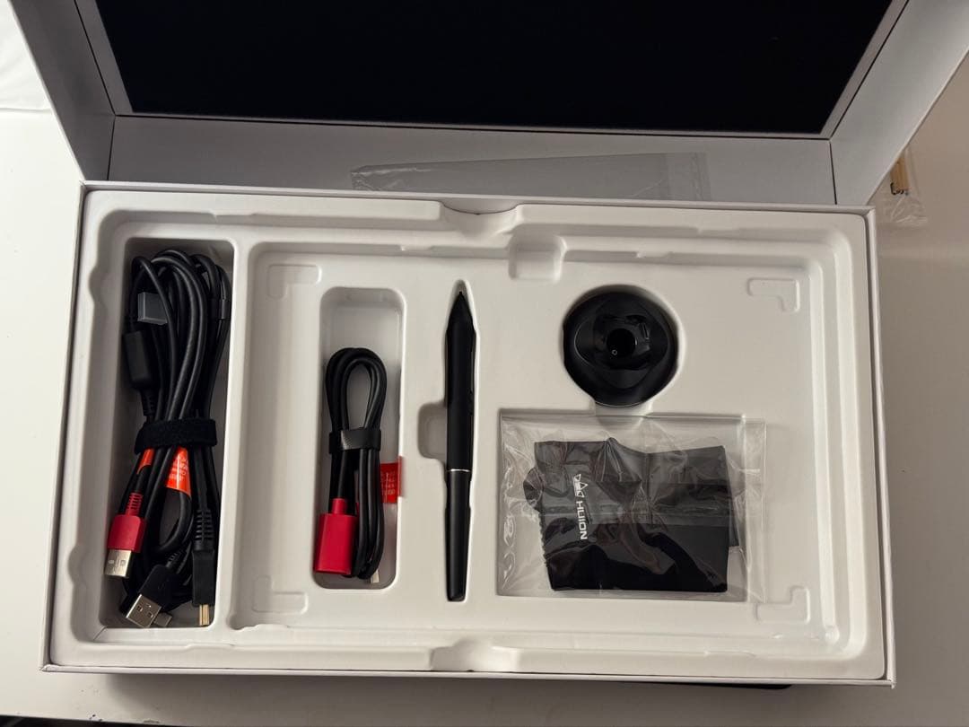 HUION Kamvas 13 gen3 本体　スタンド付き