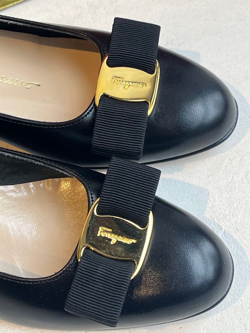 【新品未使用】サルヴァトーレ フェラガモ パンプス ローヒール バラ　リボン