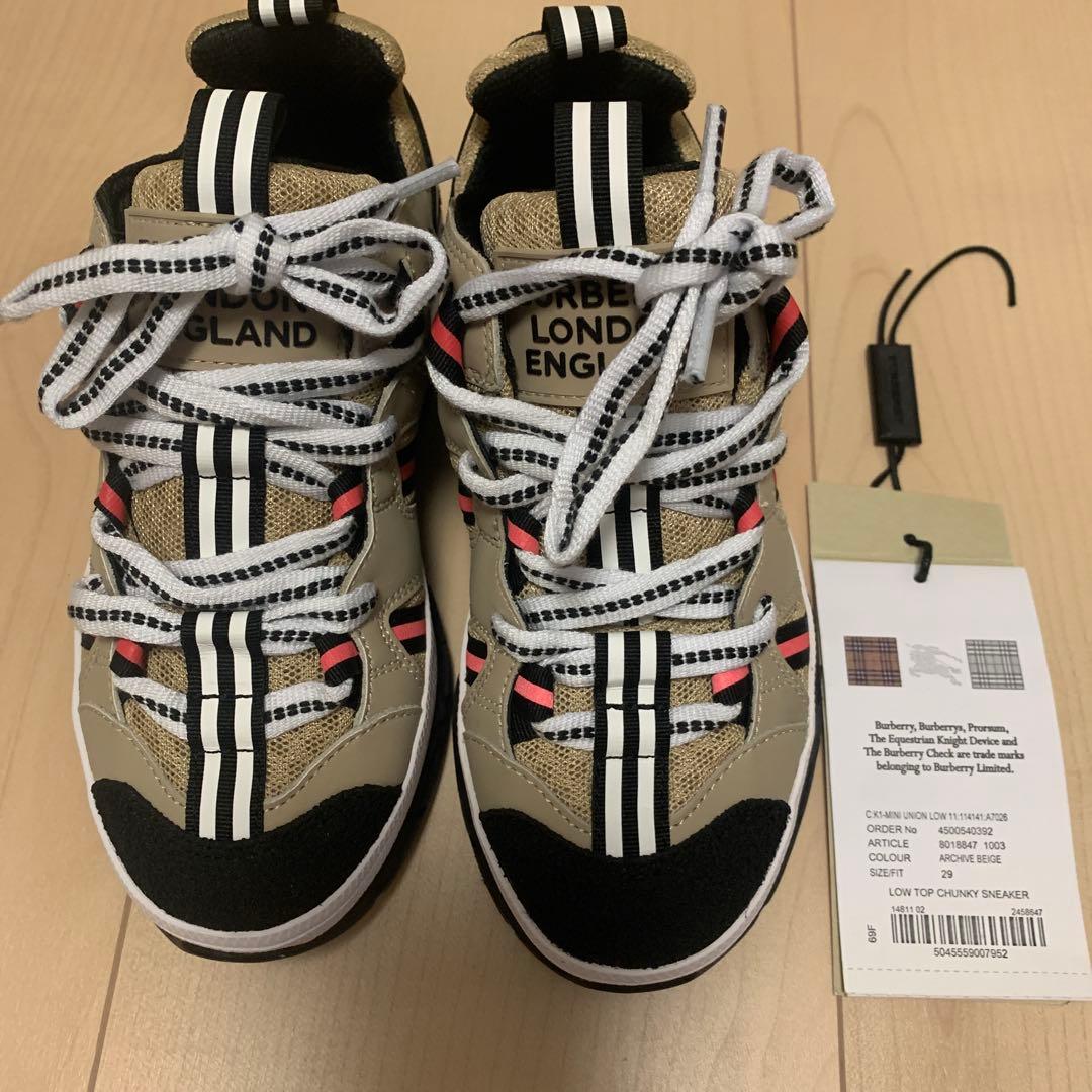 Burberry ローカットスニーカー ベージュ/黒/赤