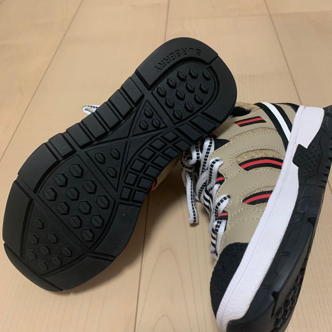 Burberry ローカットスニーカー ベージュ/黒/赤