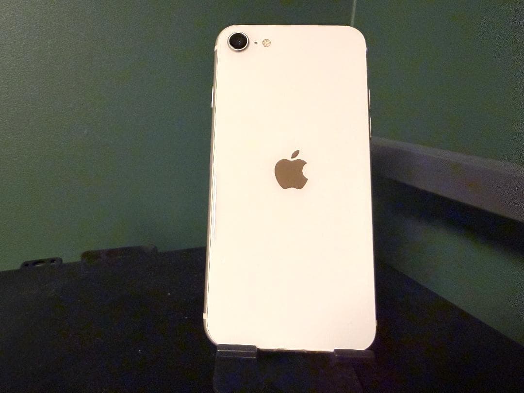 Apple iPhone SE (第3世代) ホワイト 本体