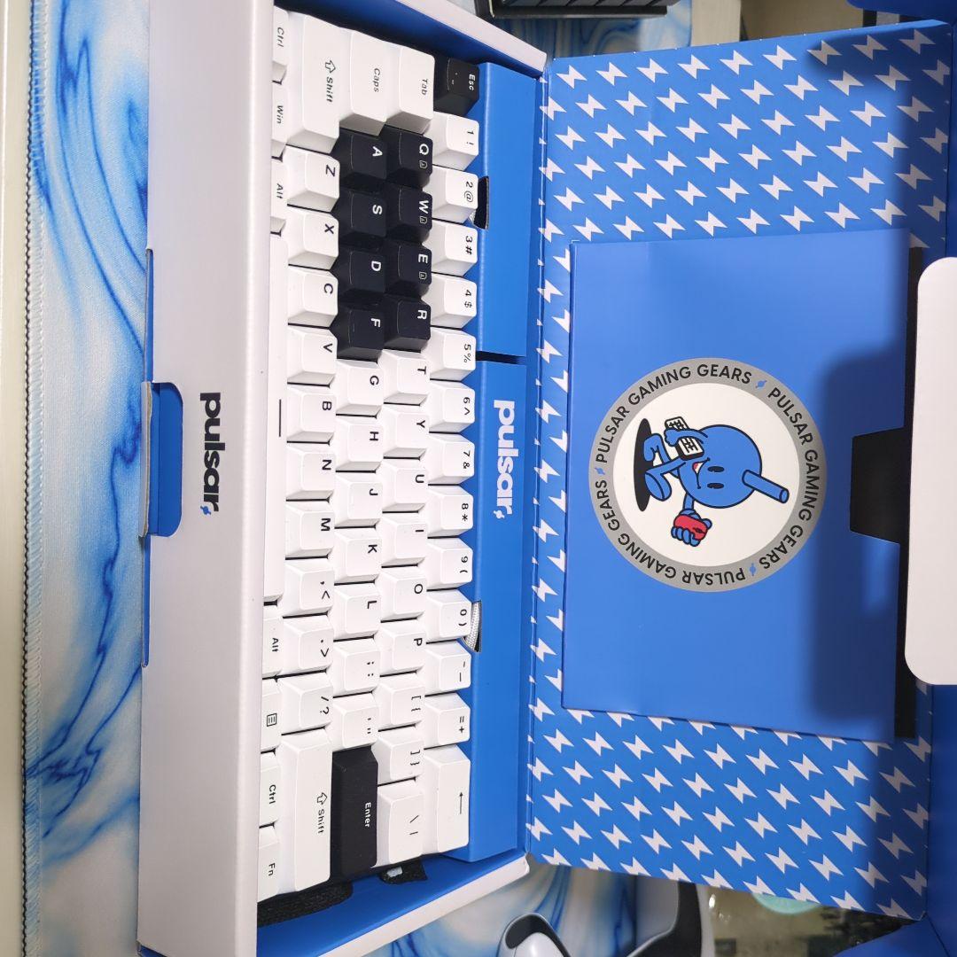pulsar ゲーミングキーボード ホワイト 英語配列 60%