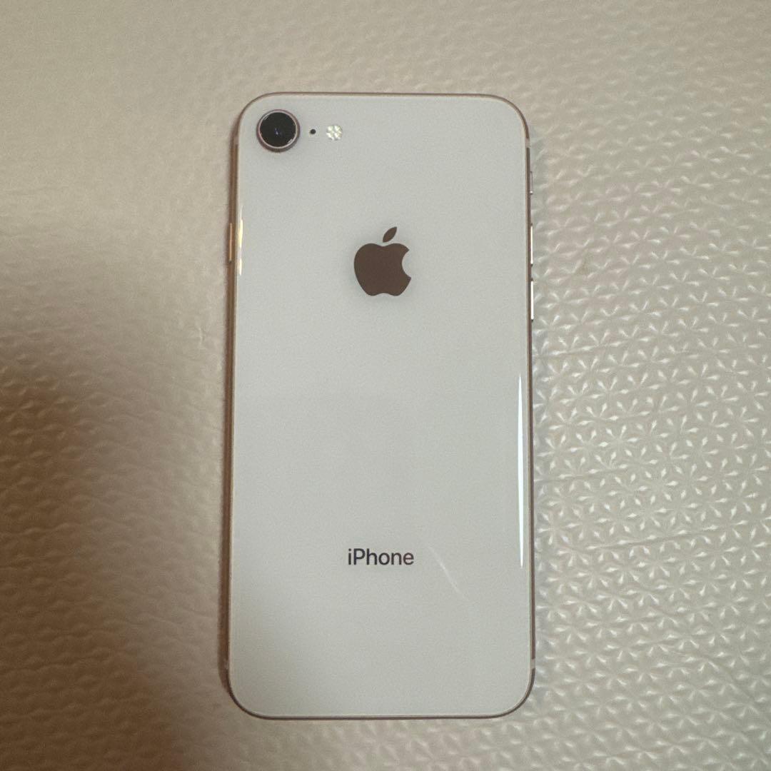 【中古品】Apple iPhone8 ゴールド 本体