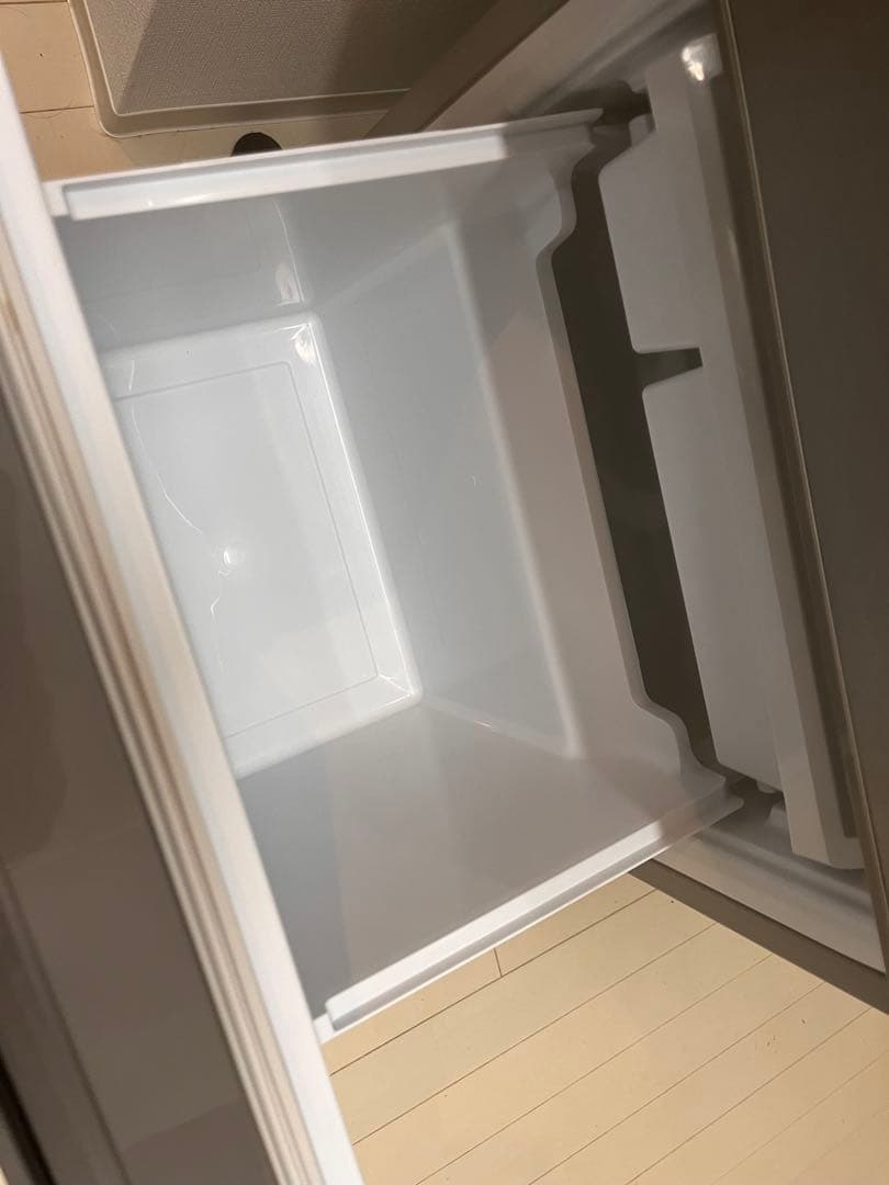 【送料込み】AQUA 一人暮らし向け冷蔵庫（AQR-13M）