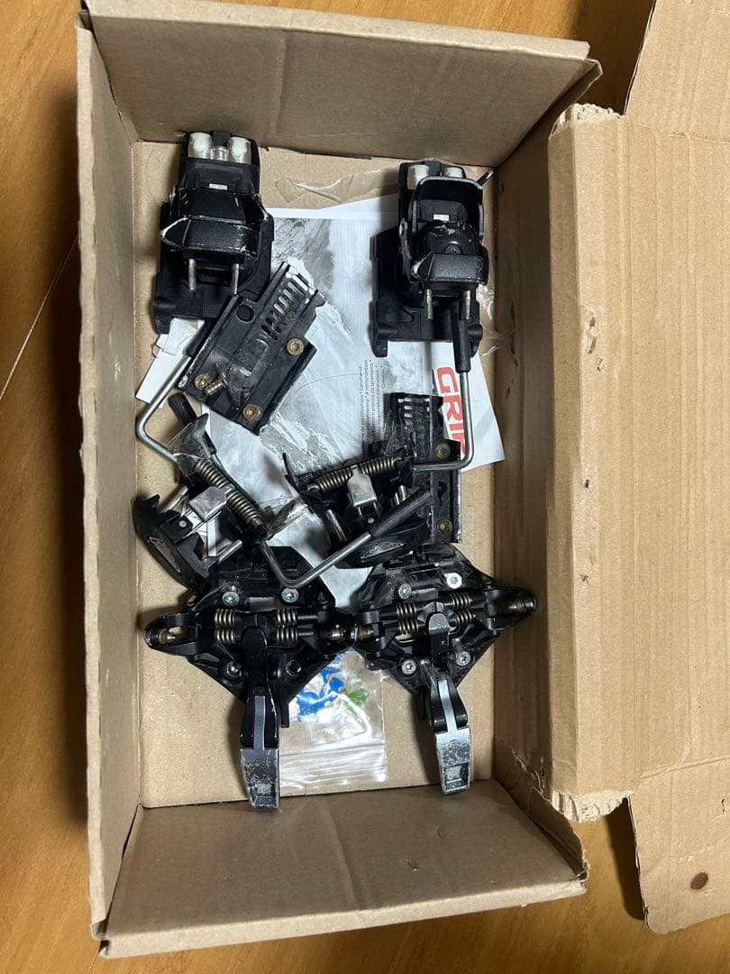 BLACKLIGHT BINDING ディナフィット 定価102000円