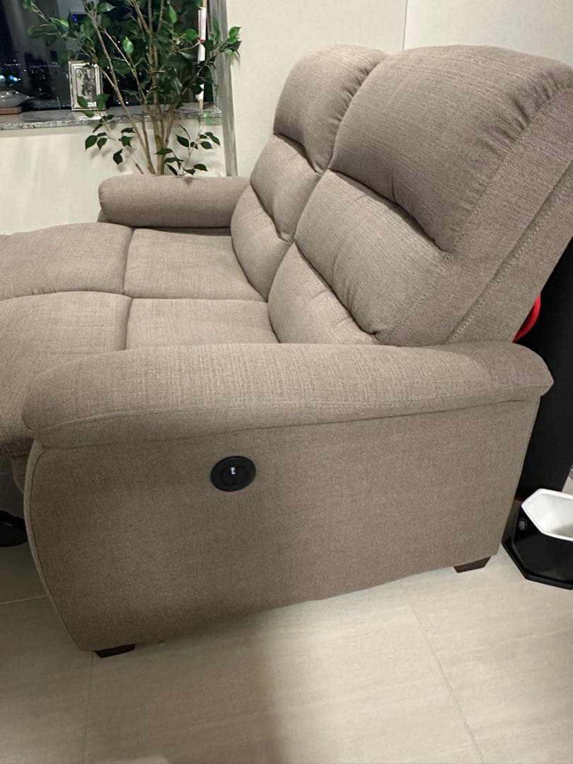 リクライニング機能付きグレーソファ