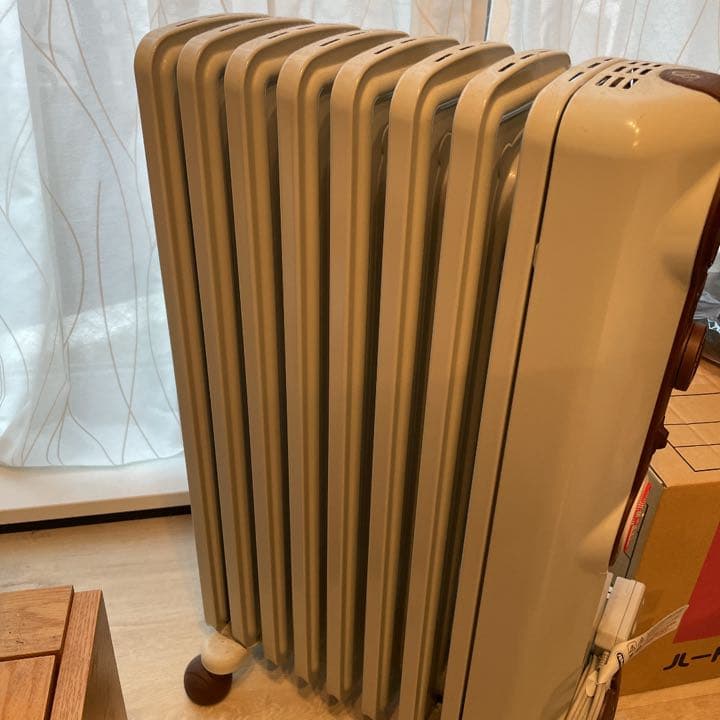 電気ヒーター DeLonghi JR0812-RD