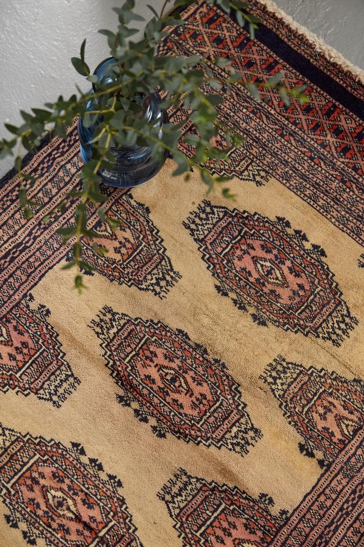 ヴィンテージラグ　トライバルラグ　パキスタン産（92×62cm）ベージュ　紺　茶