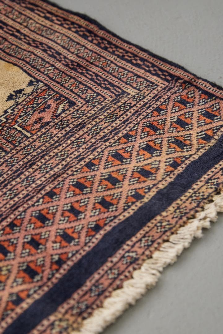 ヴィンテージラグ　トライバルラグ　パキスタン産（92×62cm）ベージュ　紺　茶