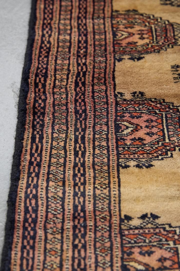 ヴィンテージラグ　トライバルラグ　パキスタン産（92×62cm）ベージュ　紺　茶